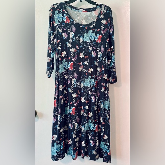 Latched Mama 3/4 Sleeve Swing Nursing Dress - Large / Navy Sketched Floral - Picture 2 of 6